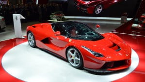 Ferrari s’attache aux hybrides