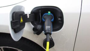 La percée des hybrides rechargeables en Europe : une menace ou une opportunité pour la transition énergétique française ?