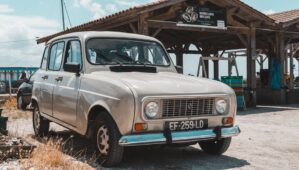 Renault 4 E-Tech : Un prix compétitif qui pourrait rebattre les cartes du marché électrique français